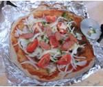 ピザ自作小麦のピザ生地で焼いたピザの味は格別でした。
